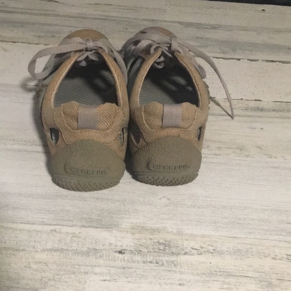 Merrell tan & blue lace up loafers with decorative cut-outs in front size 7 - Picture 3 of 5